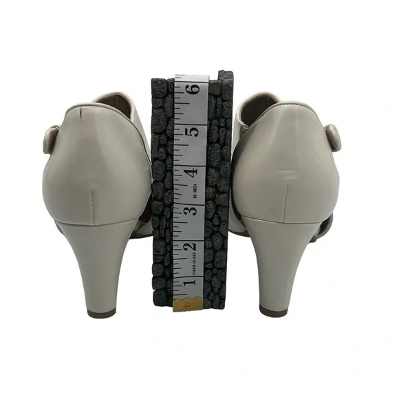 Bandolino White Wardell Pointed Closed Toe Heels Size 9 1/2 Women’s - Picture 8 of 11